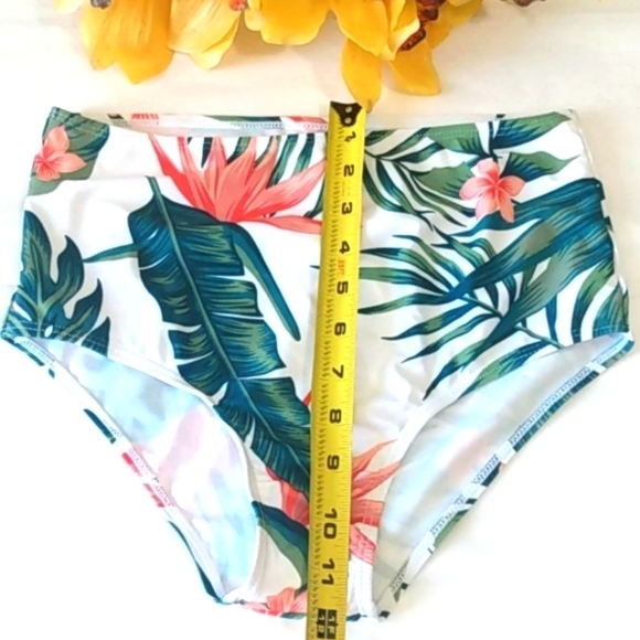 GREEN TWIST FRONT WRAP BIKINI TOP WHITE FLORAL HI-WAISTED BOTTOMS SZ MEDIUM NWOT - Picture 11 of 12